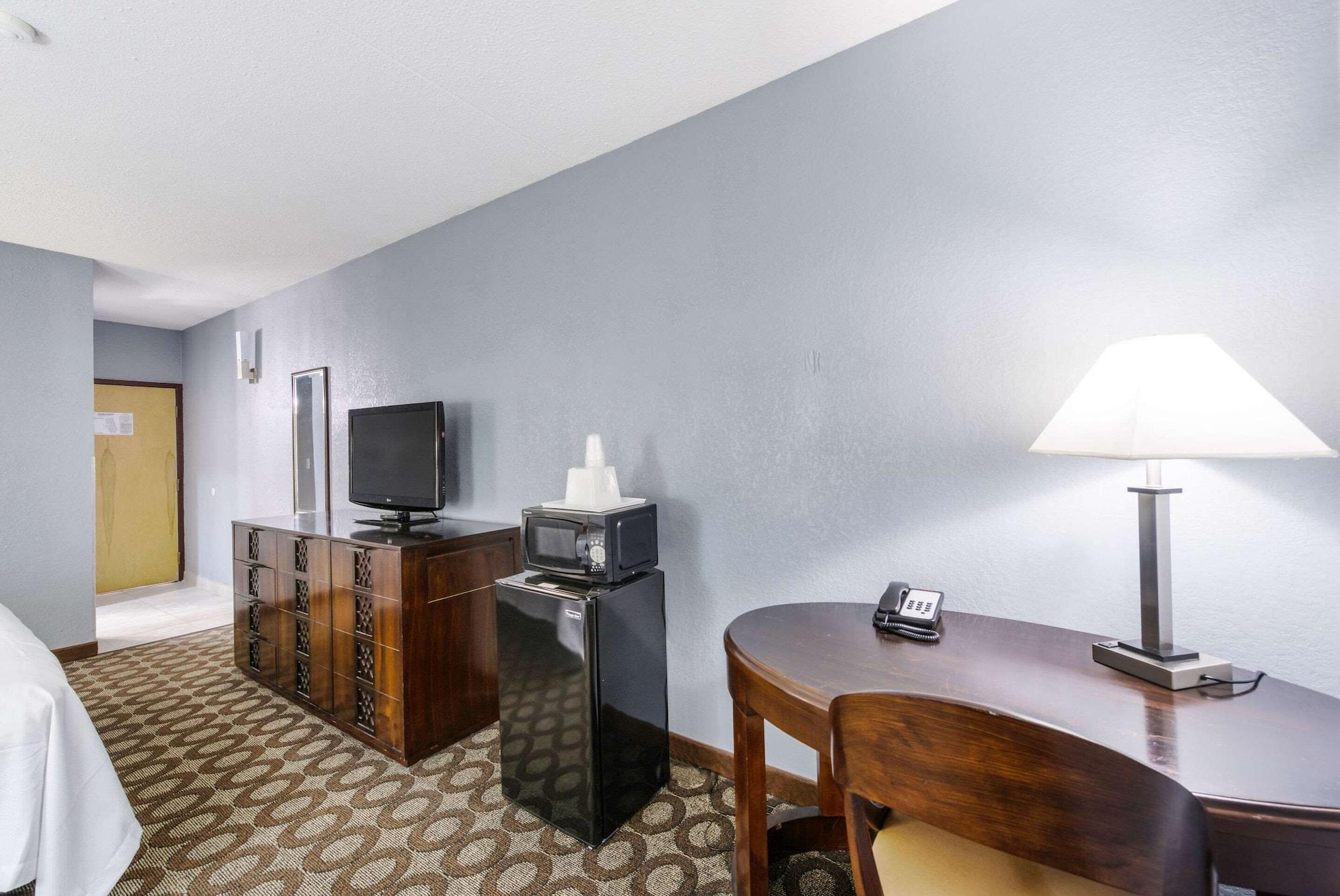 Hotel Econo And 2*