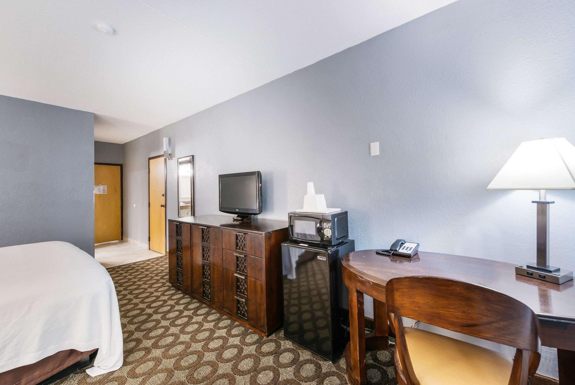 Hotel Econo And Lafayette