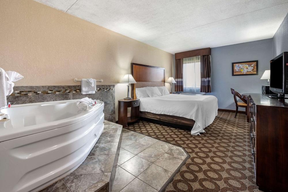 Hotel Econo And 2*