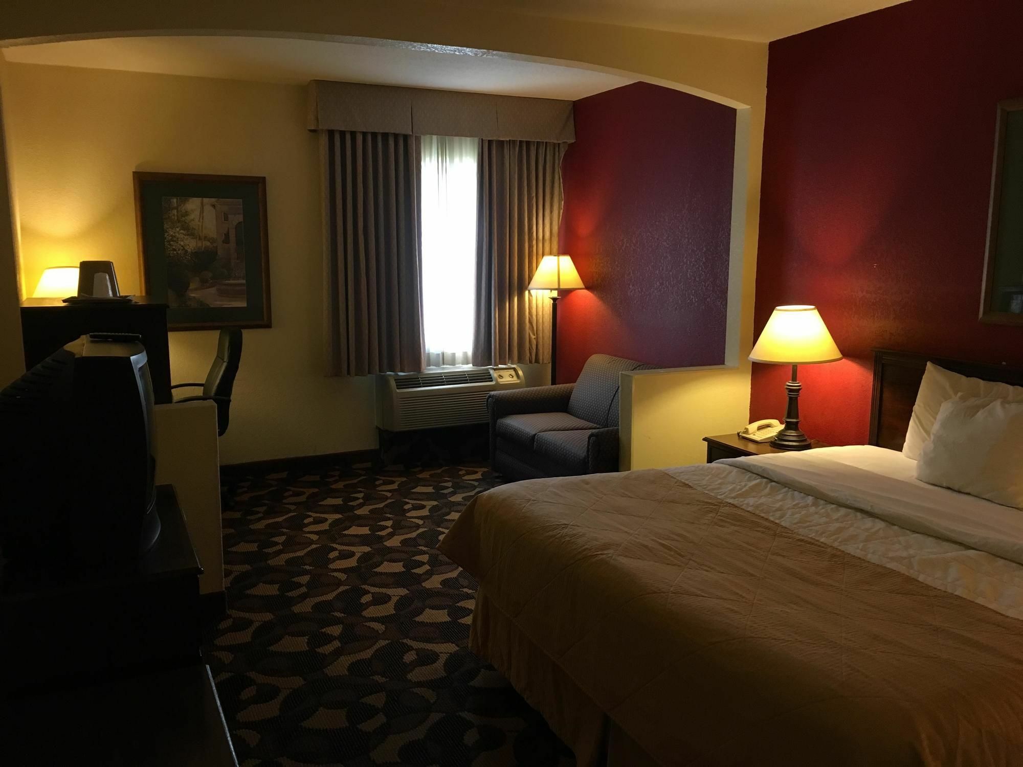 Hotel Econo And Lafayette